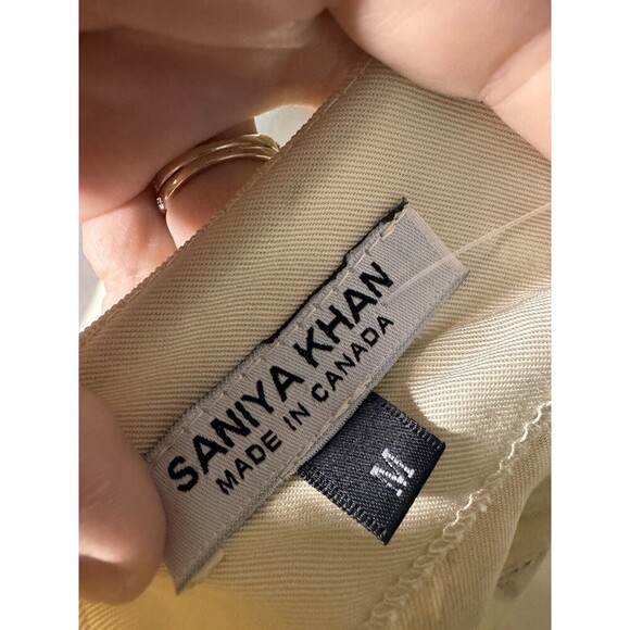 Saniya Khan White With Abstract Design Made In Canada Size Medium - Picture 5 of 7